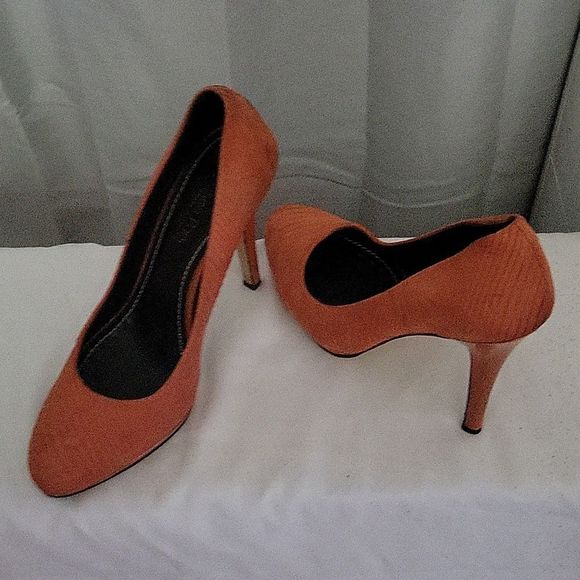 CHELSEA PARIS suede orange pumps - Picture 2 of 5